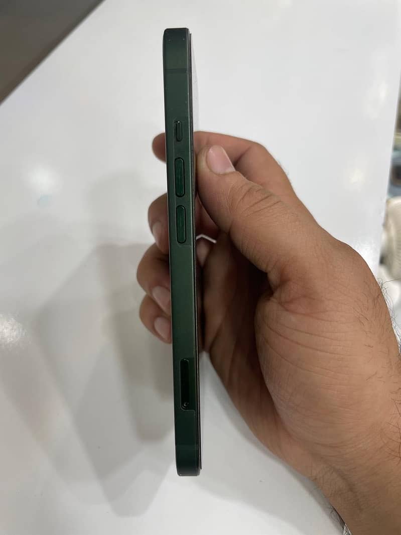 Iphone 13 4