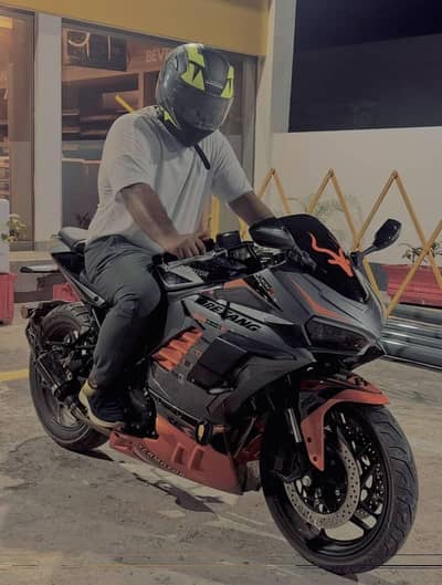 Ducatti 400 cc | Model 2023 | Sport In Bike | Excellent Condition