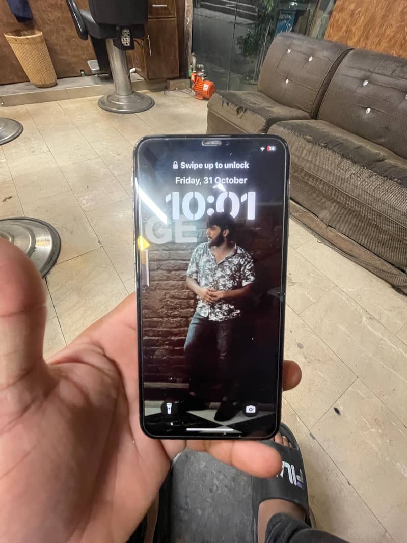 Iphone xs max  factory unlocked 64 gb 5