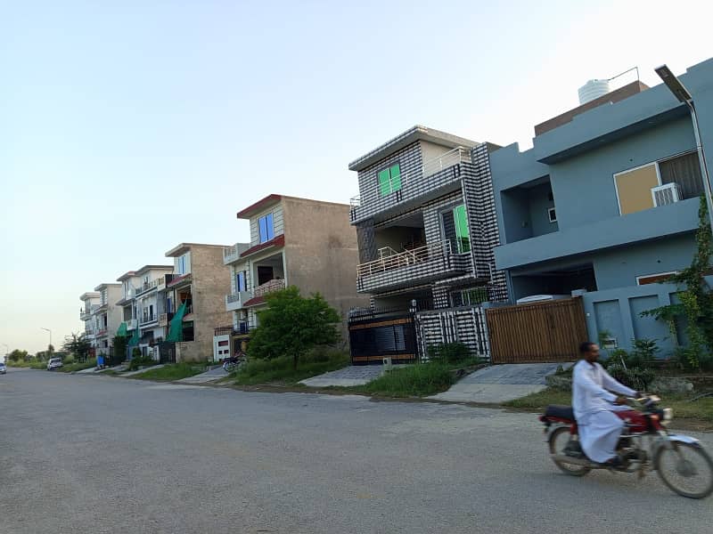 8 Marla ( 30*60 in Block D ) 1800 Square Feet Plot In Rs 60 Lacs 19