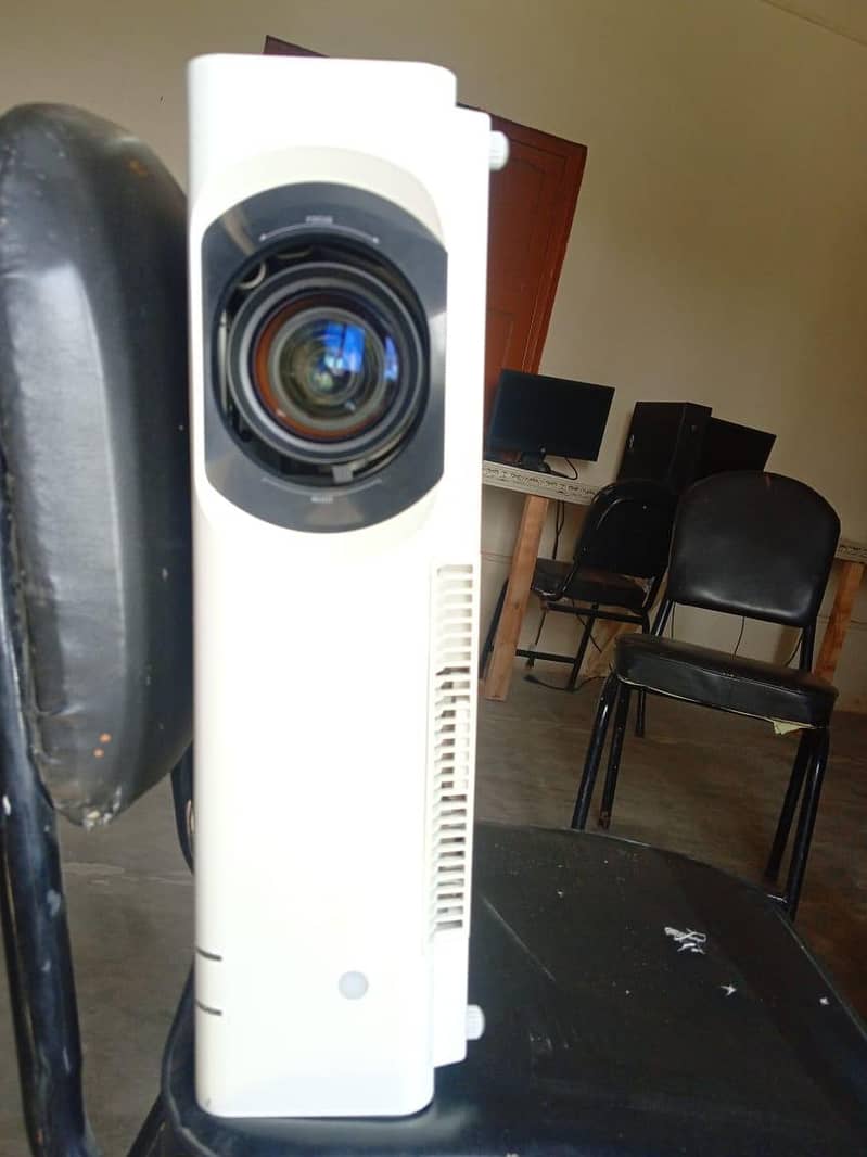 Multimedia Projector 0