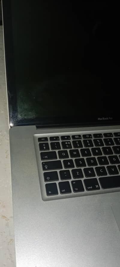 Apple MacBook Pro Laptop Machine