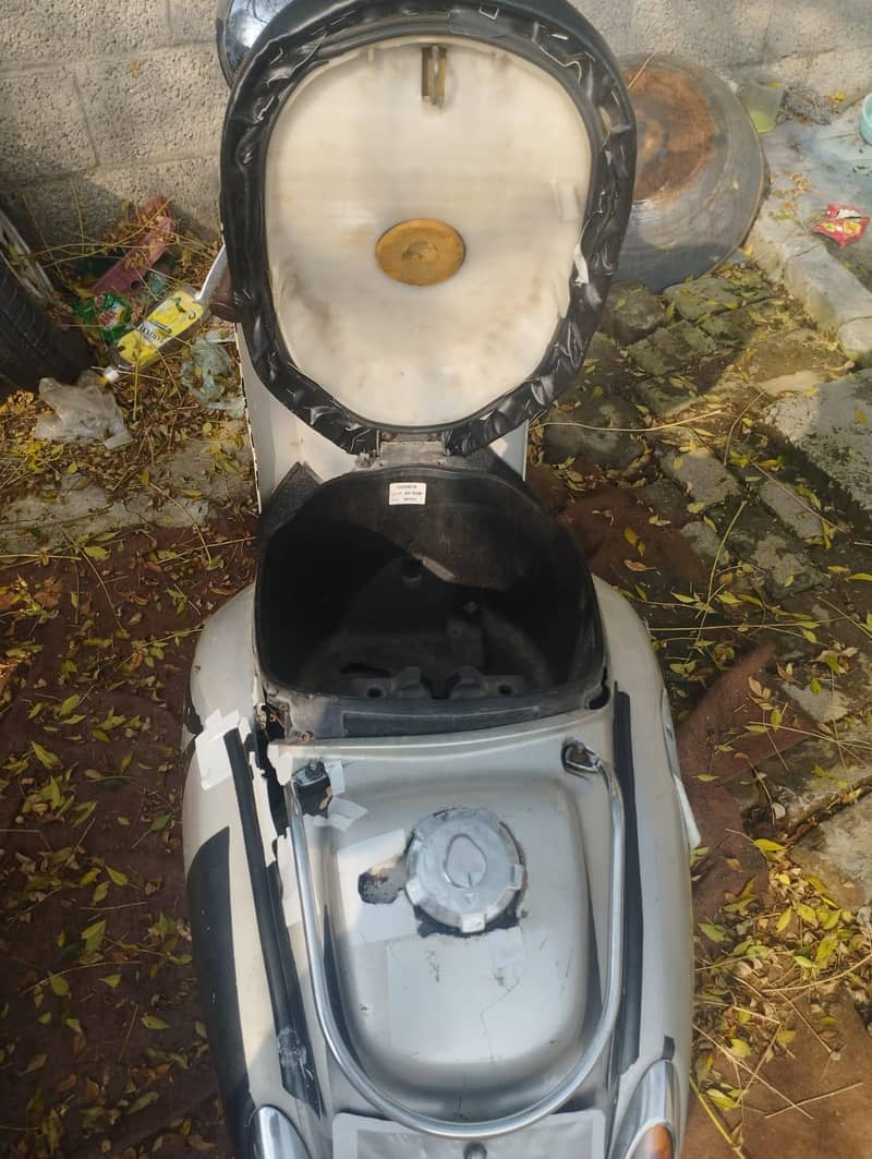 petrol scooty 6
