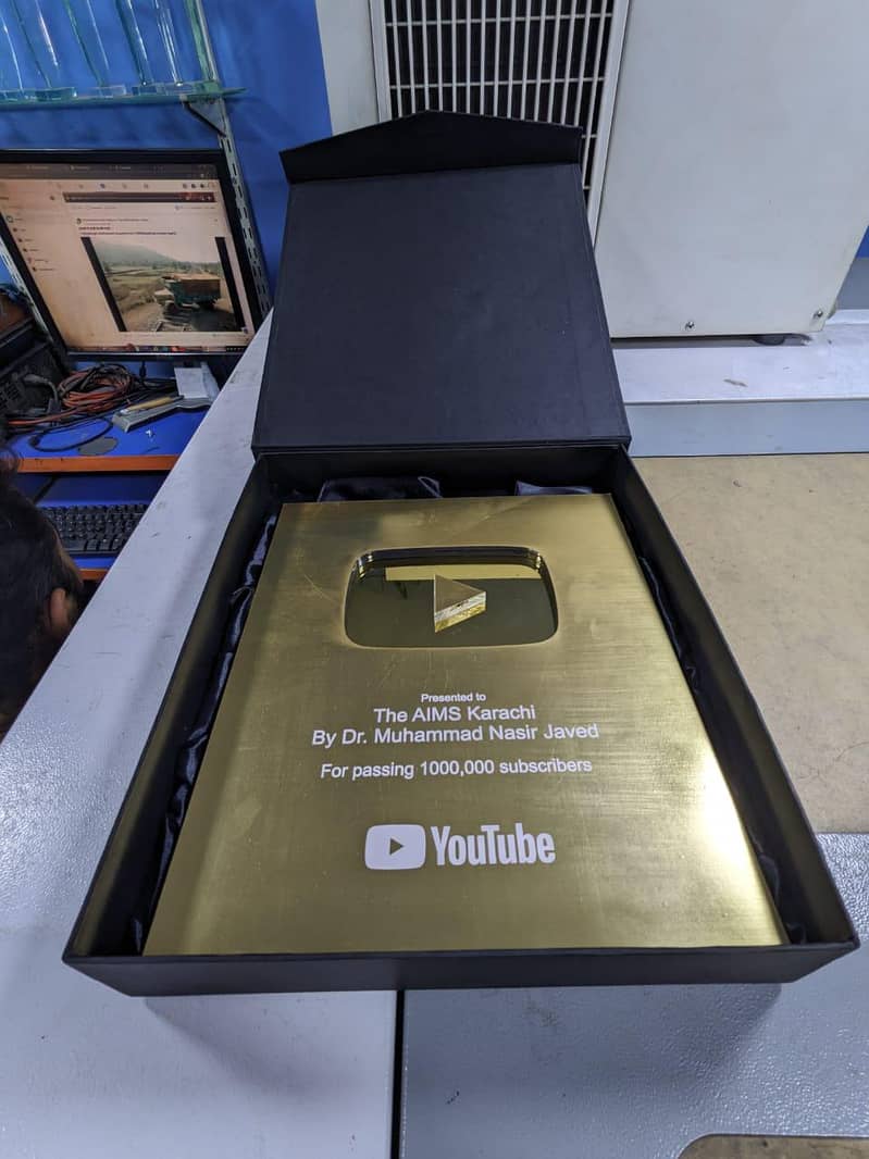 YouTube play button 3