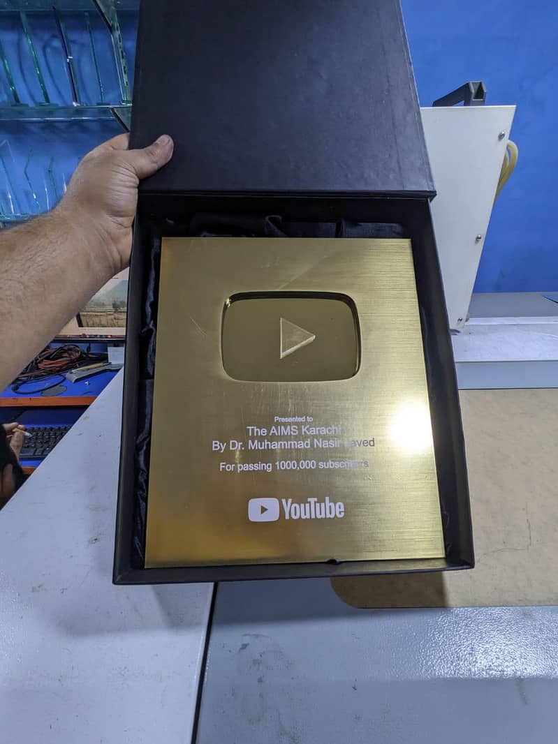 YouTube play button 4