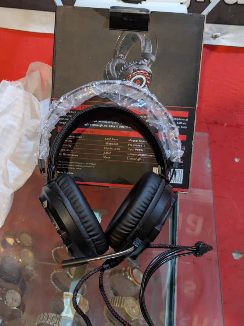 A6 headphones 0