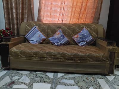 sofa set & 3 pices tables صوفہ سیٹ اور 3 پیس ٹیبل سیٹ — بہت اچھی حالت