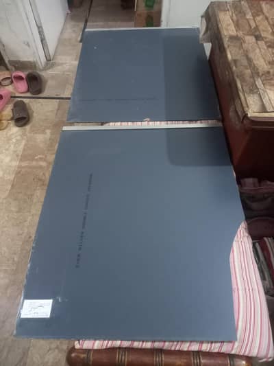 Looking Glass 4mm  ( used ) 2.5 x 3 ft = 2 pcs