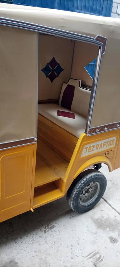Tez Raftar Rickshaw 6 seater