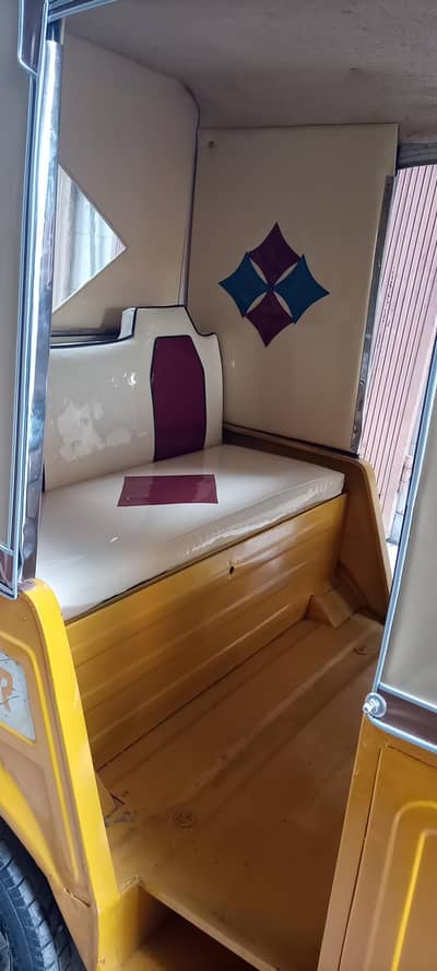 Tez Raftar Rickshaw 6 seater