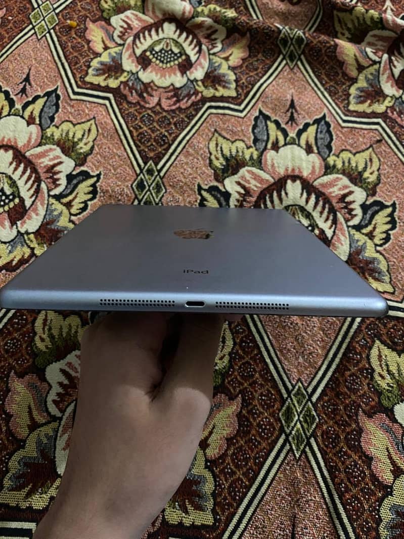 APPLE IPAD AIR 9