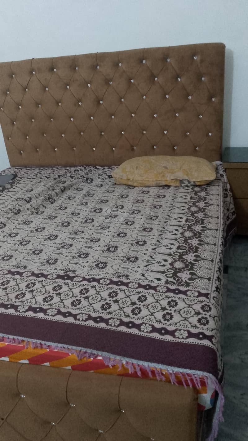 Double bed 0