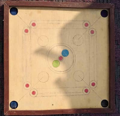 Full big size wood  caromboard lush condition urgent sale