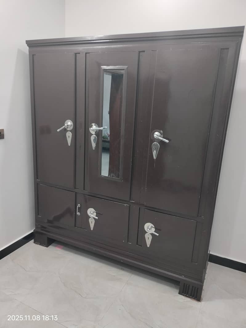 Iron Cubit like new 1