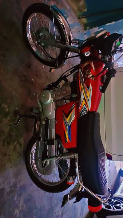 Honda 125 red colour