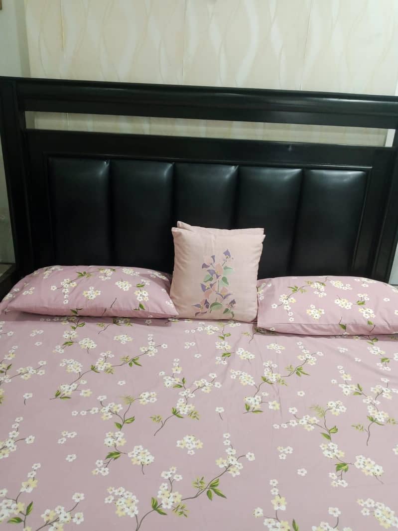 Double Bed with Side Tables n Dressing 1