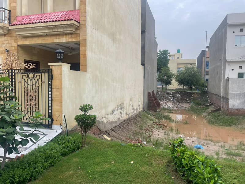 10 Marla plot for sale in Crystal block park view city 12