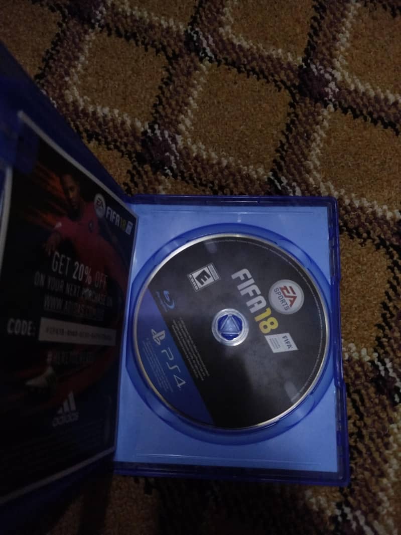 Ps4 Console, 2 Controllers, Fifa 18 and Fifa 22 2