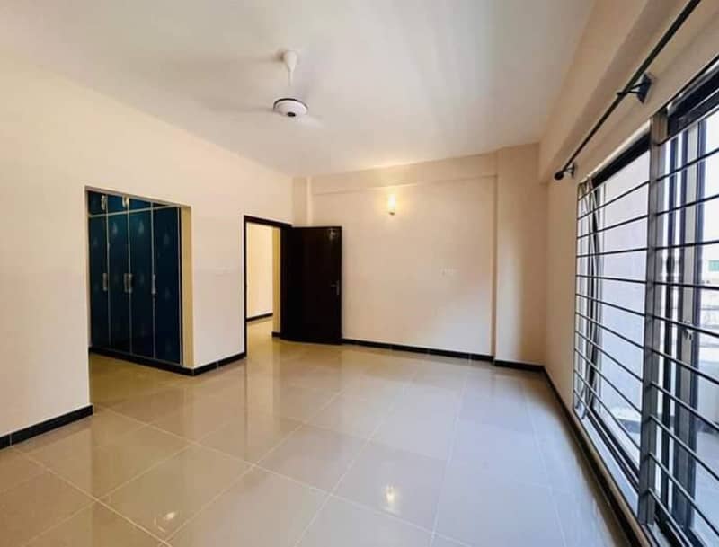 Flat Of 2600 Square Feet Is Available For Sale In Askari 5 - Sector J 0
