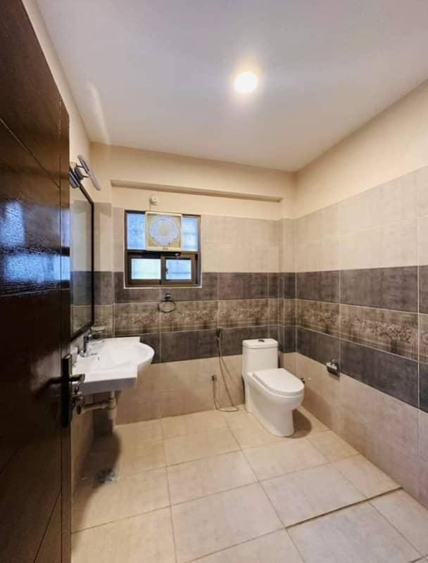 Flat Of 2600 Square Feet Is Available For Sale In Askari 5 - Sector J 5