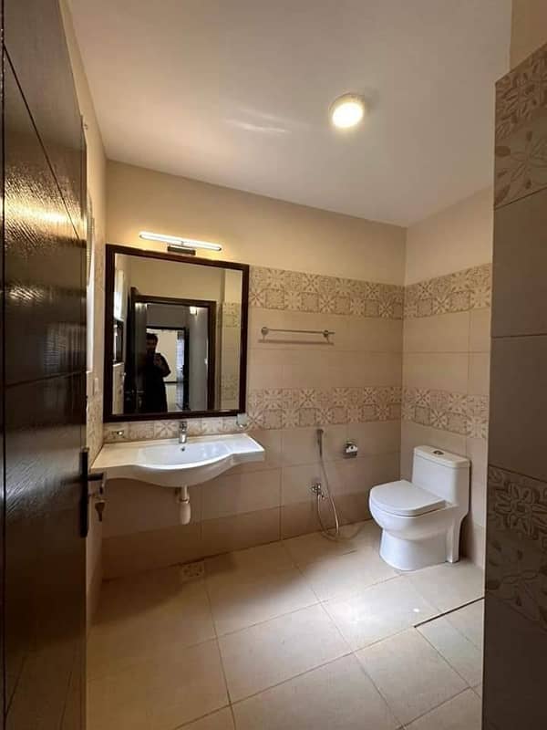 Flat Of 2600 Square Feet Is Available For Sale In Askari 5 - Sector J 9