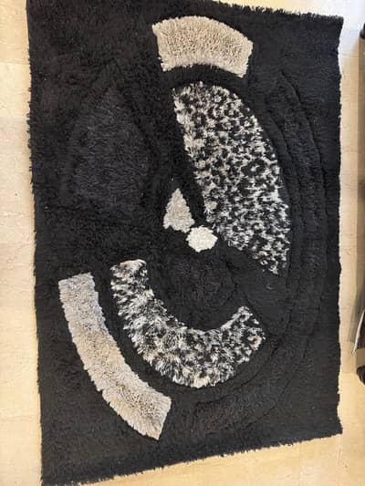 Beautiful modern design black and silver rug  for sale