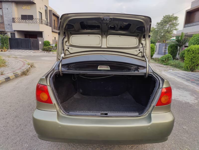 SE saloon automatic 2002 5