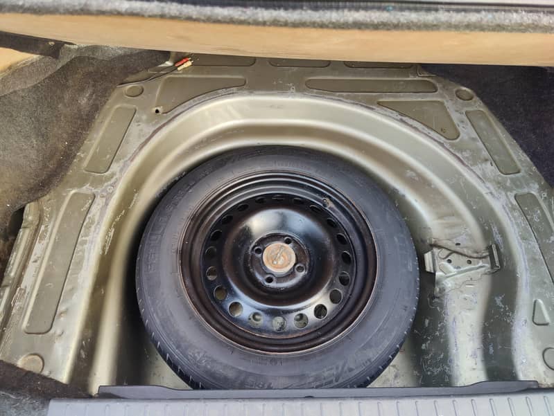 SE saloon automatic 2002 8