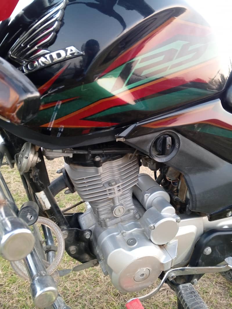 CB 125f block serial 25 new condition 6