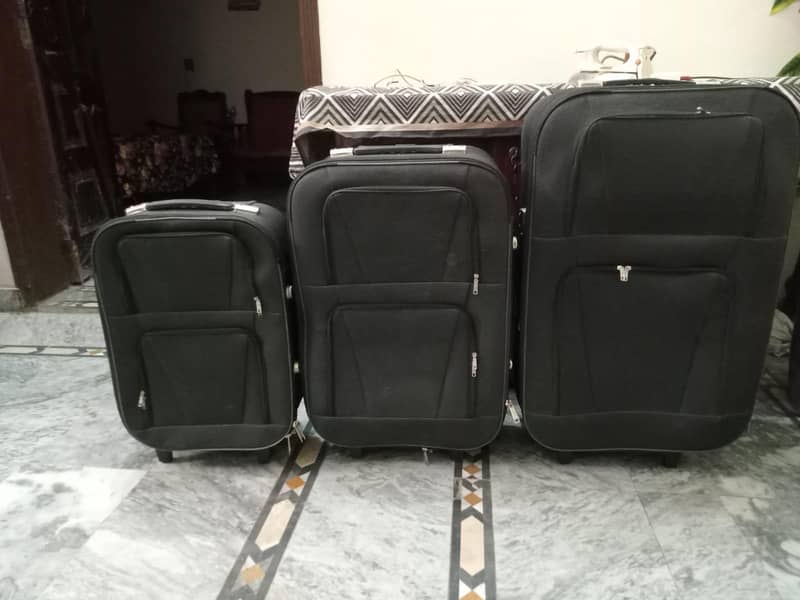 3 piece language bag new condition available. (03265388681) wattsap cal 0