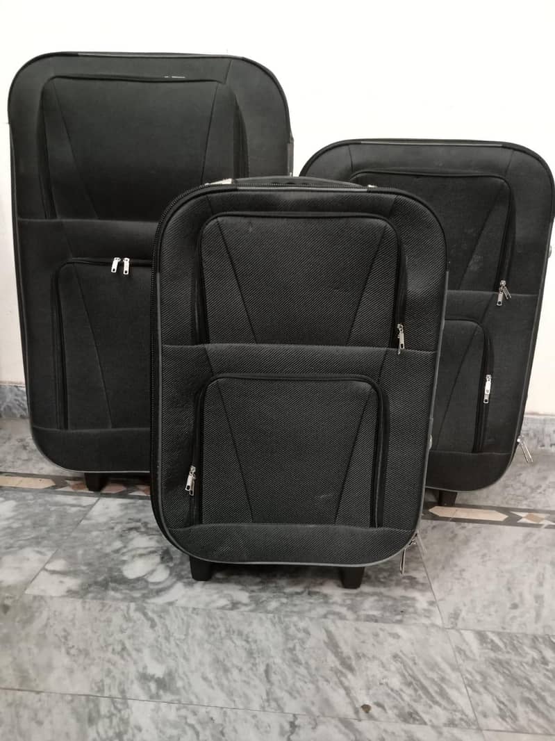 3 piece language bag new condition available. (03265388681) wattsap cal 1