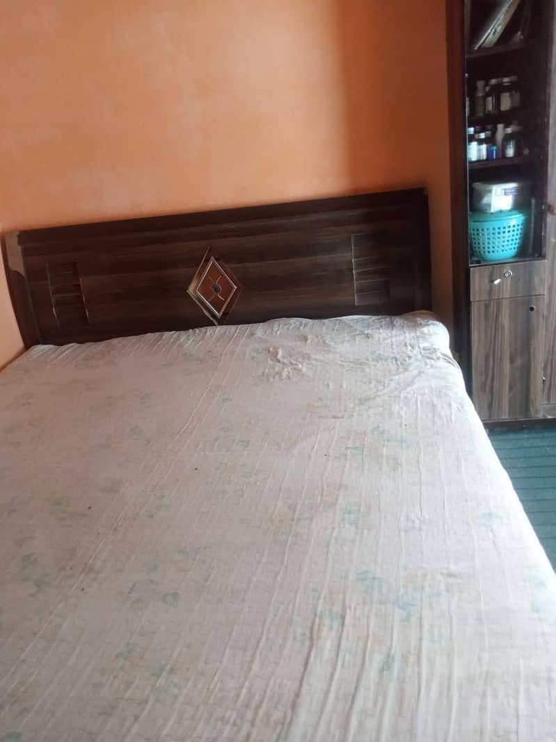 bed dressing table almari and divider 1