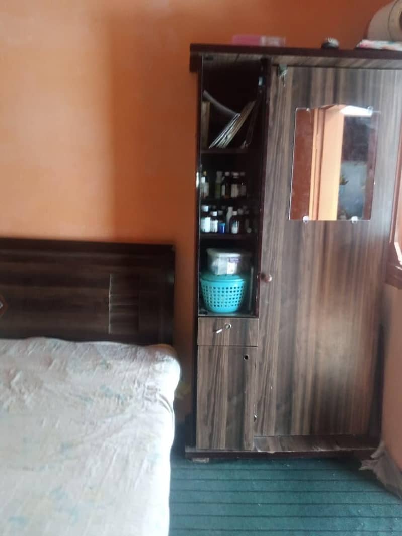 bed dressing table almari and divider 2