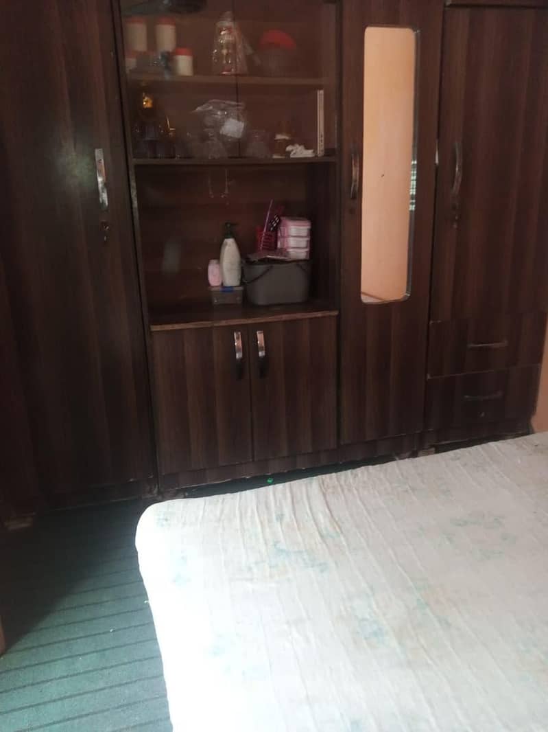 bed dressing table almari and divider 3