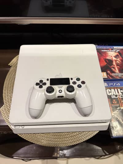 PS4 Slim 500GB +  2 Games (Without box)