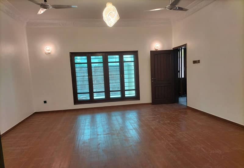 SALIENT COMMERCIAL AVAILABLE FOR RENT GULSHAN-E-IQBAL BLOCK 2 1