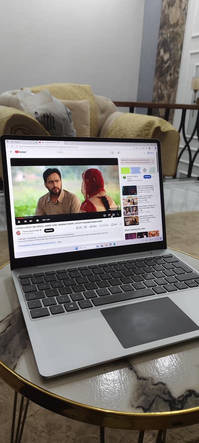 Microsoft Surface Laptop Go - i5 10th Generation (16/256GB SSD) )