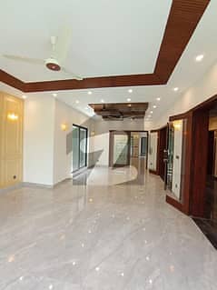 2,bade unfarneshed available for rant in D,Markaz 3