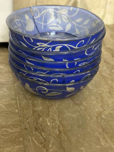 Blue glass square dinner set