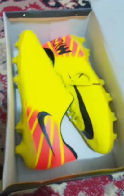 football shoes size uk 7
