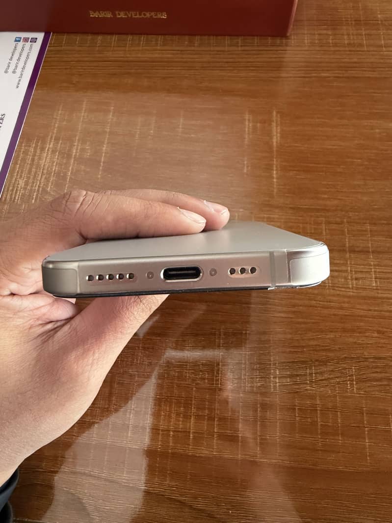 iPhone 15 Pro 0
