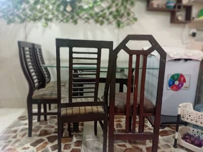 Dining Table with Strong Glass