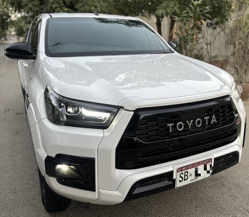 Toyota hilux revo grs 2024 model 2025 register white color 20,000km ...