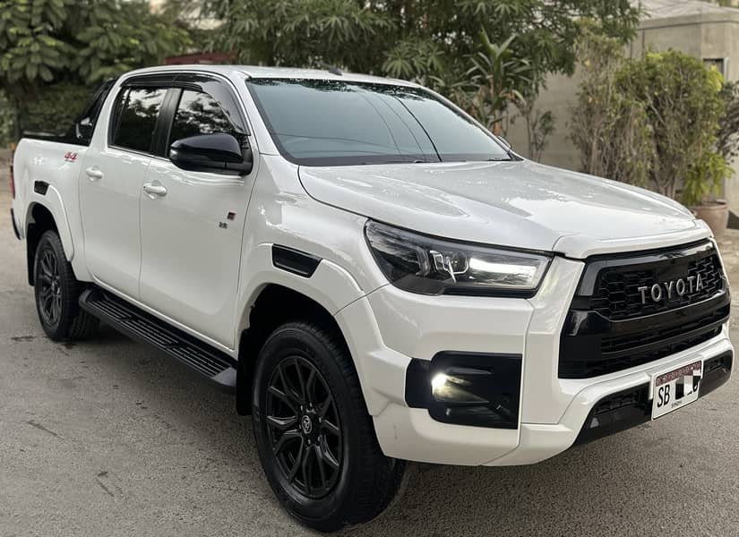 Toyota hilux revo grs 2024 model 2025 register white color 20,000km ...