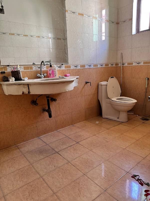 1 Kanal Beautiful House For Sale In Model Town A Block Meeting Posible With Owner Best Option This Time 3