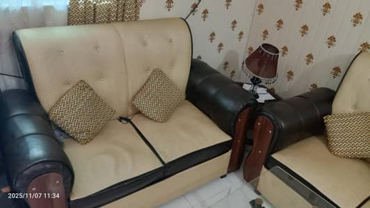 A six seater sofa set