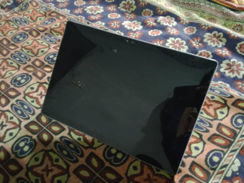 Microsoft Surface Pro 4 without keyboard. . . . 0