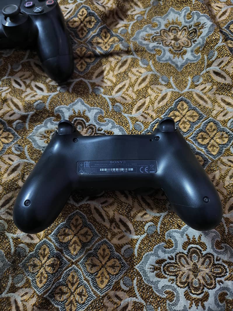 dualshock 4 controller 1