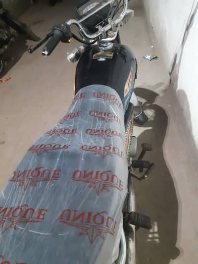Unique plus 70 black good condition  karachi
