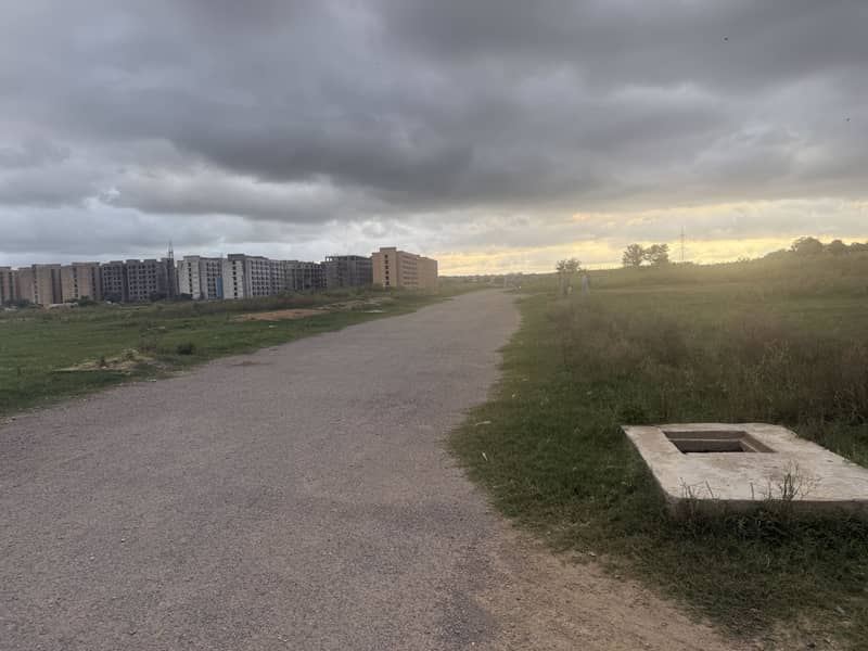 I-12/4 Prime Location Plot For Sale Uni Road Ka Pass 0